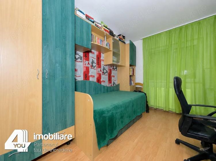 Apartament cu 4 camere semidecomandat în Alfa