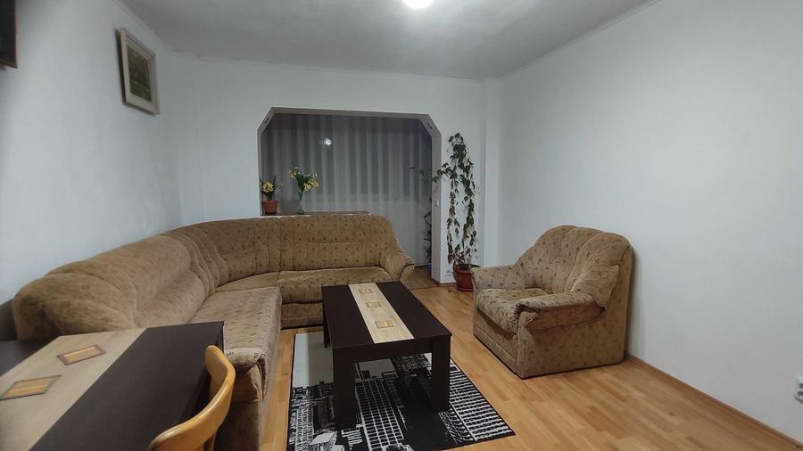 Apartament cu 3 camere decomandat în Drumul Carului