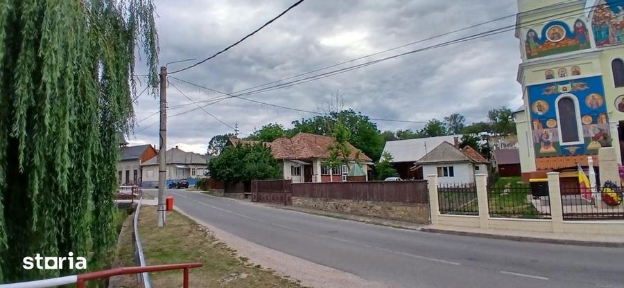 Casă cu 4 camere cu Teren 1315 Mp în Mănăstireni