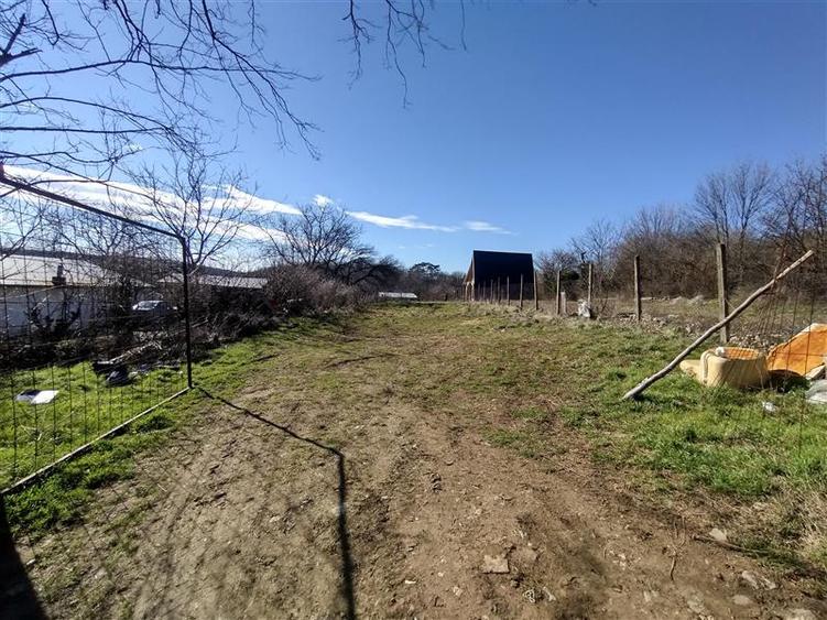 Teren Construcții intravilan de 3800 mp, în Vest