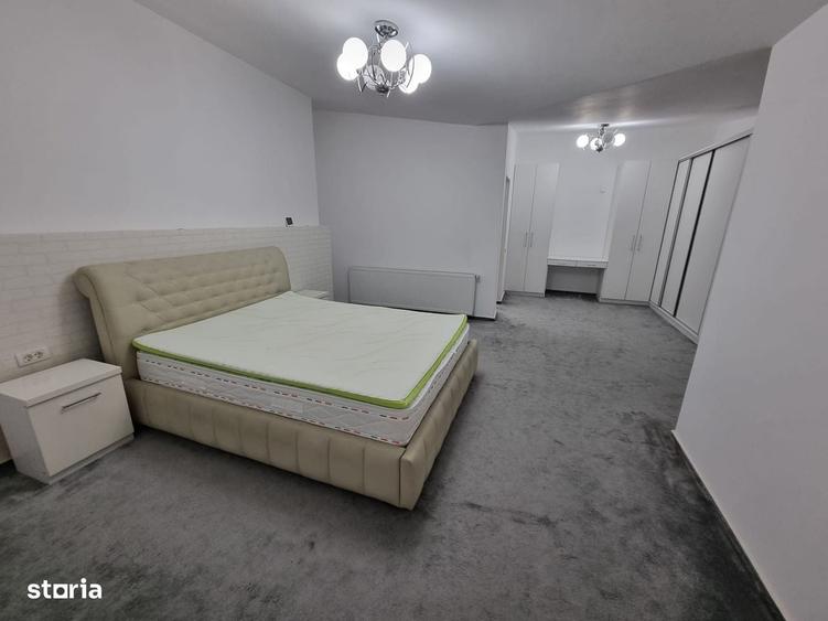 Casă cu 4 camere cu Teren 50 Mp în Obor