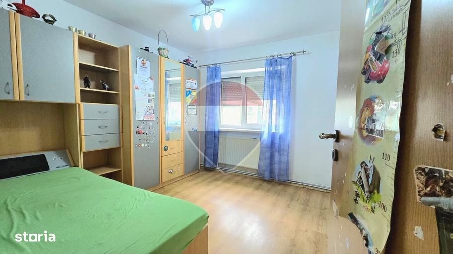 Apartament cu 3 camere decomandat în Vitrometan