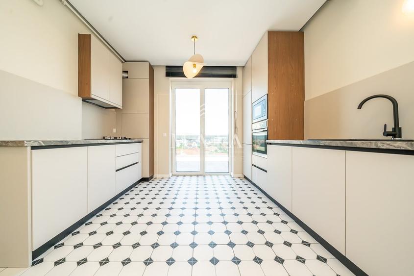 Apartament cu 4 camere decomandat în Central