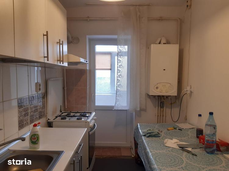 Apartament cu 2 camere decomandat în Podul de Fier