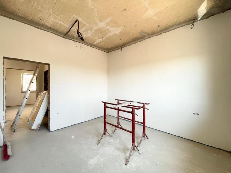 Duplex cu 3 camere cu Canalizare în Moșnița Nouă