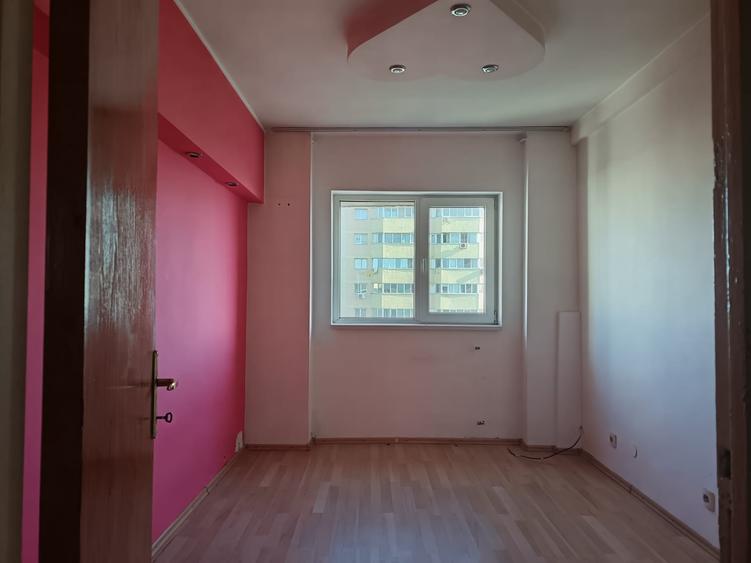 Apartament cu 3 camere decomandat în Pantelimon