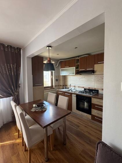 Apartament cu 4 camere semidecomandat în Central