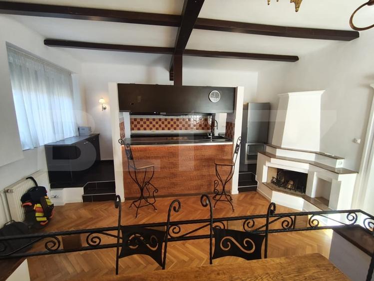 Apartament cu 4 camere semidecomandat, mobilat în Ultracentral
