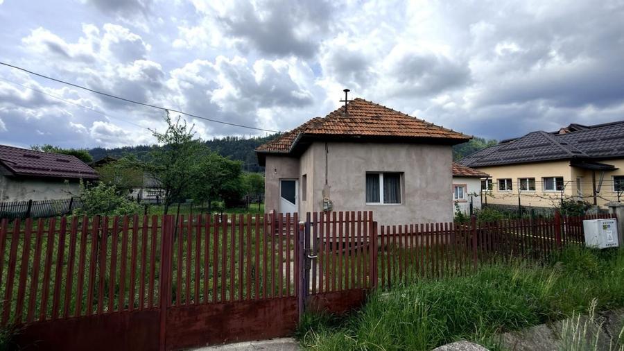 Casă individuală cu 3 camere cu Canalizare în Lerești