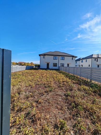 Duplex cu 4 camere cu Canalizare în Tărlungeni
