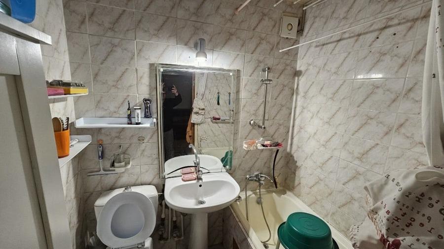 Apartament cu 3 camere decomandat în Alexandriei