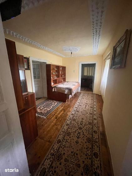 Casă cu 5 camere cu Teren 1800 Mp în Călugări