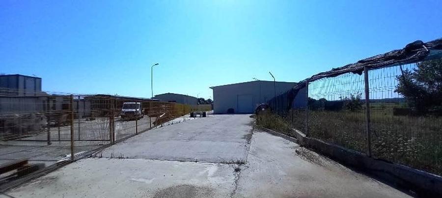 Spațiu industrial, de 1,000 mp, în Central
