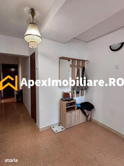 Apartament cu 3 camere decomandat în Aviației