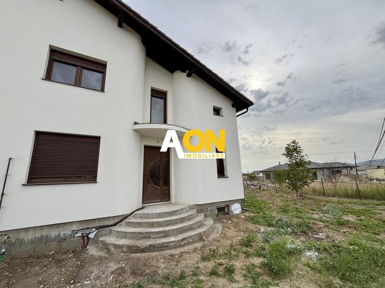 Duplex cu 4 camere cu Canalizare în Partoș