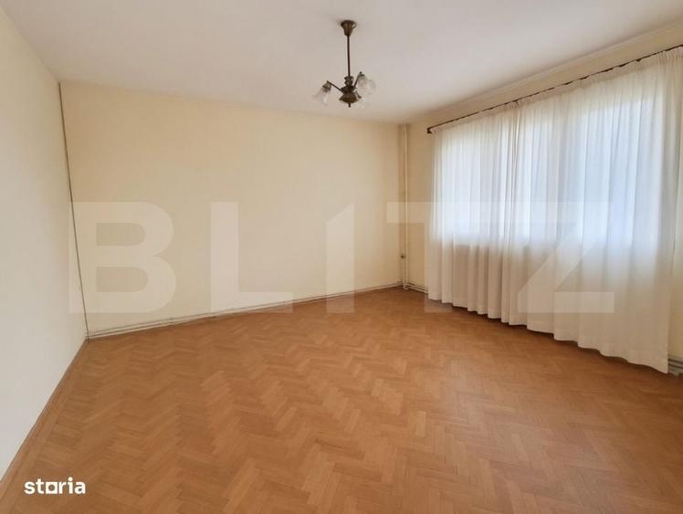 Apartament cu 4 camere decomandat în Central