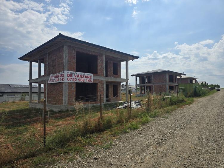 Casă cu 4 camere în Rediu