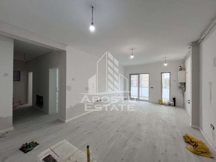 Apartament cu 3 camere semidecomandat în Torontalului