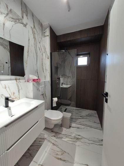 Duplex cu 12 camere cu Canalizare în Băneasa