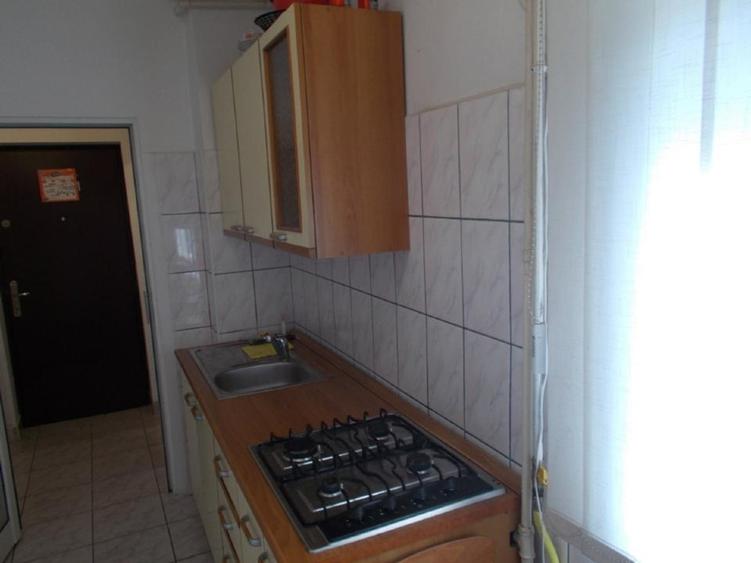 Garsonieră decomandată, mobilată în Răcădău