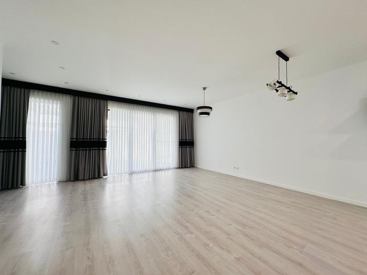 Duplex cu 5 camere cu Canalizare în Central