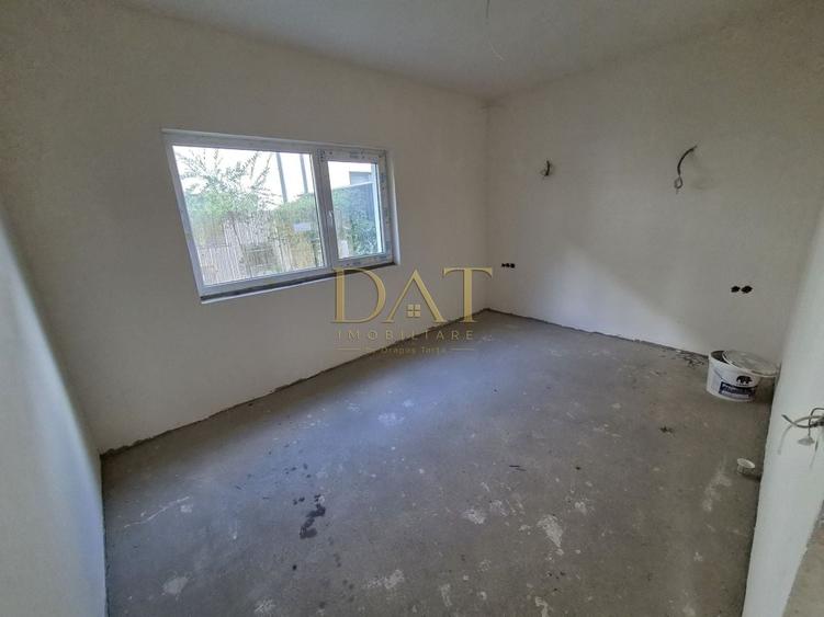Duplex cu 4 camere cu Canalizare în Chinteni