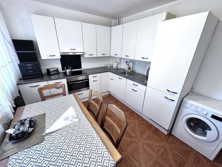 Apartament cu 4 camere decomandat, mobilat în Cetate