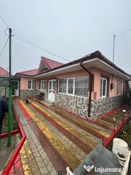 Casă cu 3 camere cu Teren 370 Mp în Smârdan