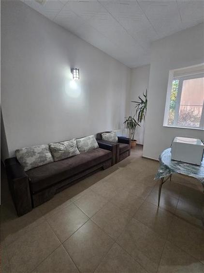Apartament cu 3 camere decomandat, mobilat în Delfinariu