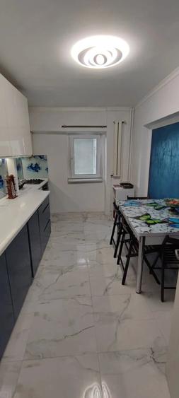 Apartament cu 4 camere decomandat în Dacia