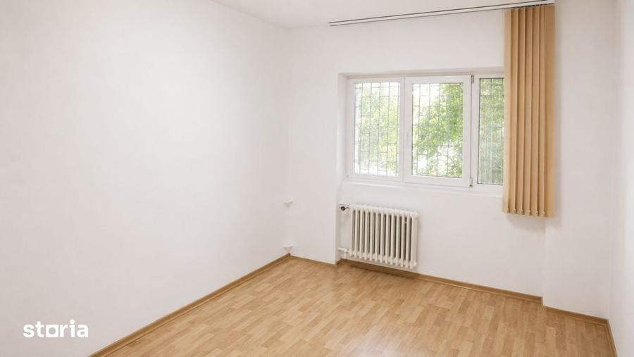 Apartament cu 3 camere semidecomandat în Pantelimon