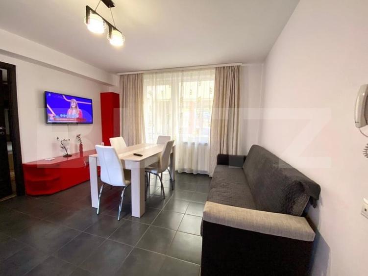 Apartament cu 3 camere semidecomandat, mobilat în Bună Ziua