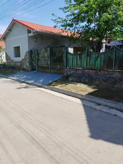 Casă cu 2 camere cu Teren 471 Mp în Bățani