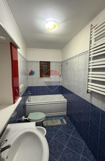 Casă cu 5 camere cu Teren 529 Mp în Găgești
