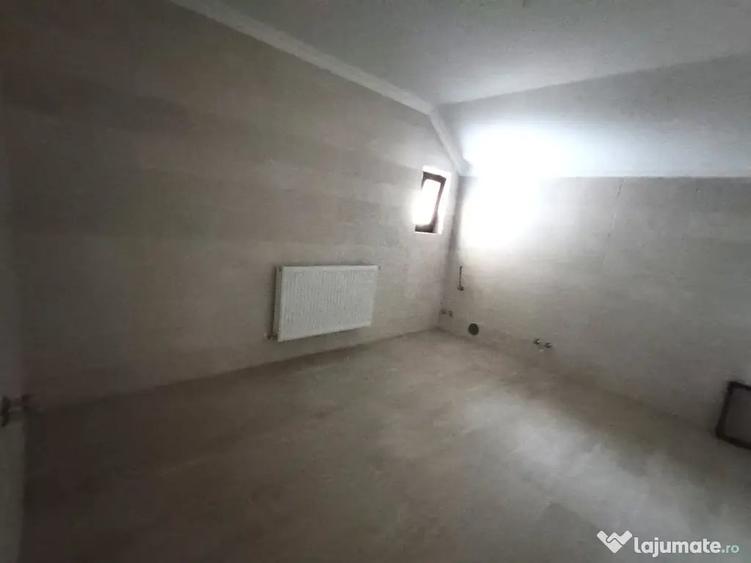 Casă cu 6 camere cu Teren 1000 Mp în Șcheia
