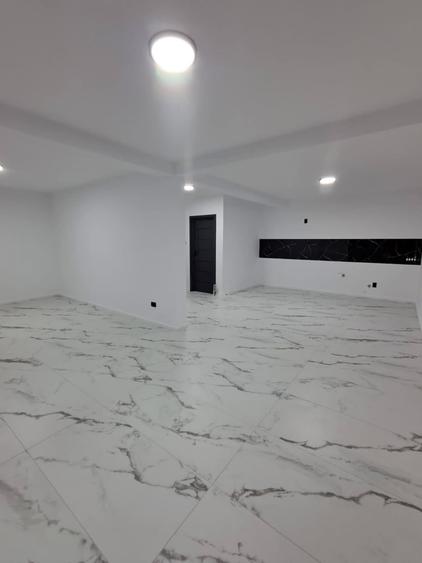 Casă cu 4 camere cu Teren 200 Mp în Est