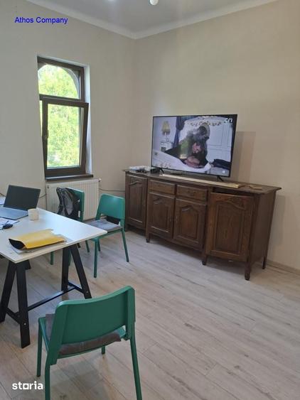 Casă cu 4 camere cu Teren 110 Mp în Regie