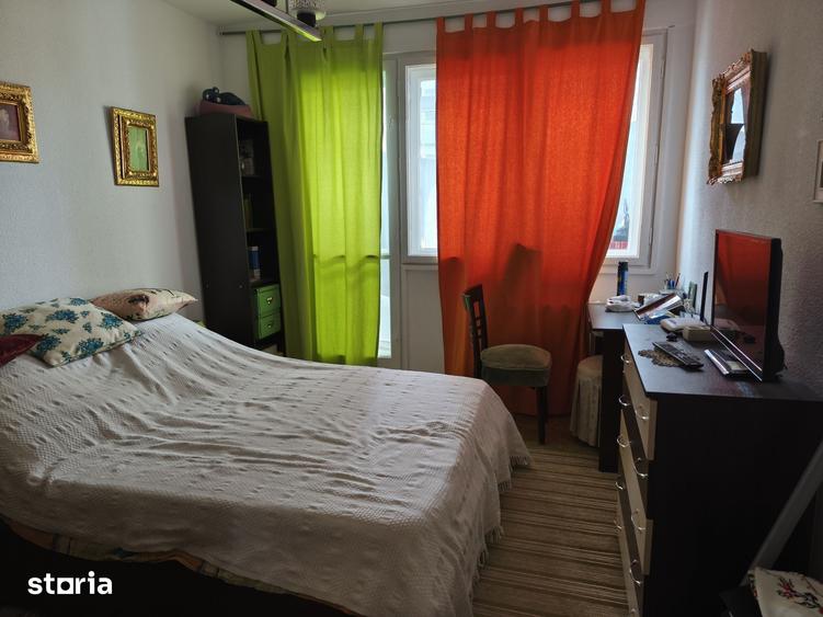 Apartament cu 3 camere semidecomandat în Crângași