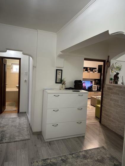 Apartament cu 3 camere decomandat în Sud