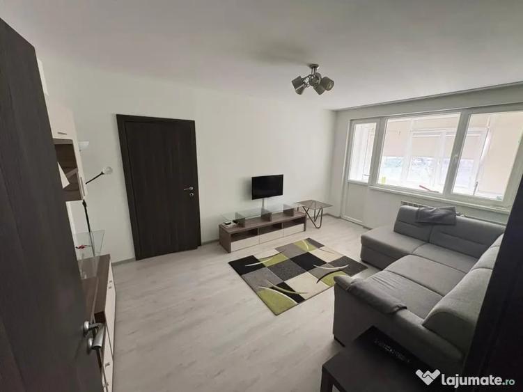 Apartament cu 2 camere semidecomandat în Apusului