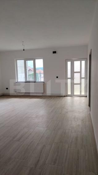 Casă individuală cu 8 camere cu Canalizare în Exterior Nord
