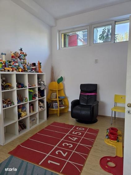 Spațiu comercial, de 190 mp, în Titan