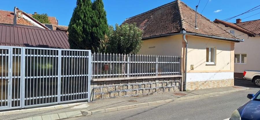 Casă cu 2 camere în Central