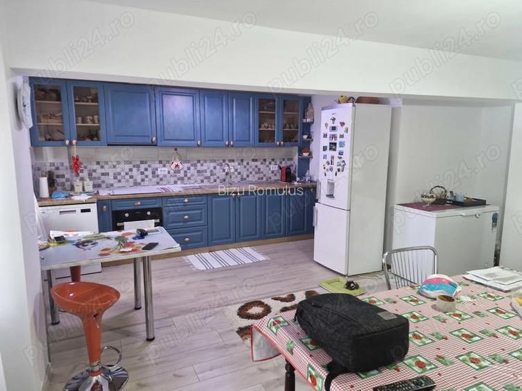 Apartament cu 4 camere decomandat în Central