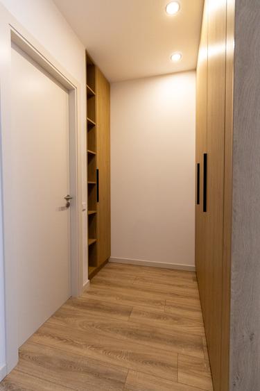 Apartament cu 4 camere decomandat în Drumul Taberei