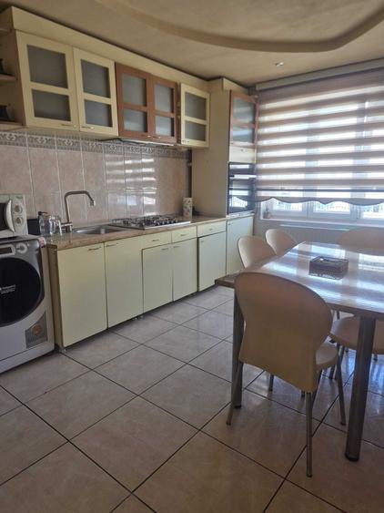 Apartament cu 3 camere decomandat în Doamna Ghica