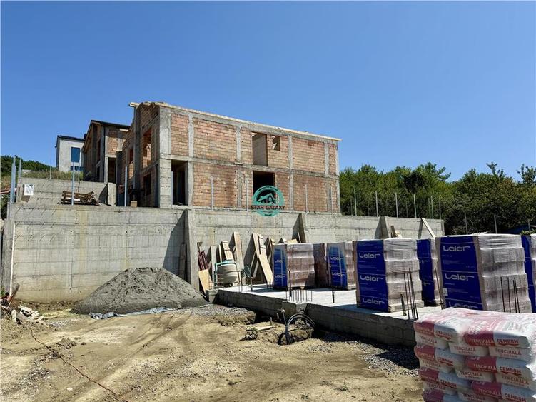 Duplex cu 4 camere cu Canalizare în Corunca