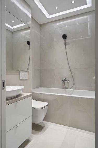 Apartament cu 3 camere decomandat, mobilat în Central