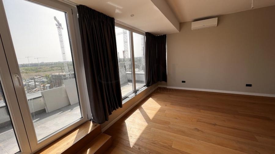 Penthouse cu 3 camere decomandat în Barbu Văcărescu