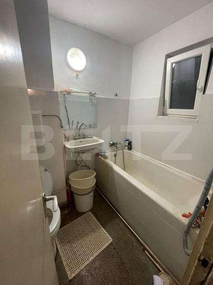Apartament cu 3 camere decomandat în Libertății